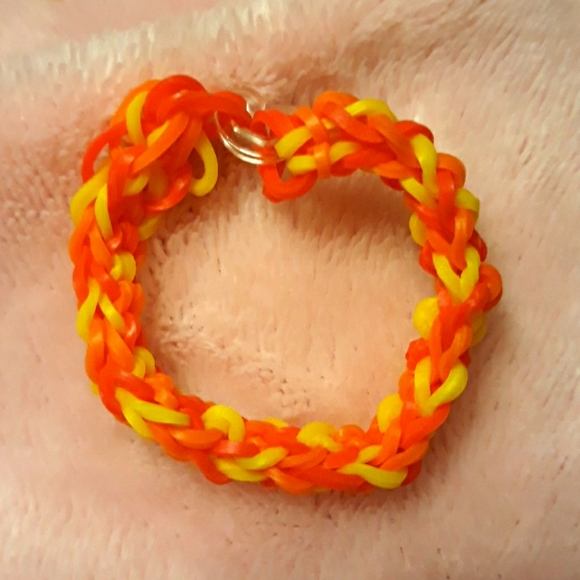 Loom bracelets - Picture 2 of 2